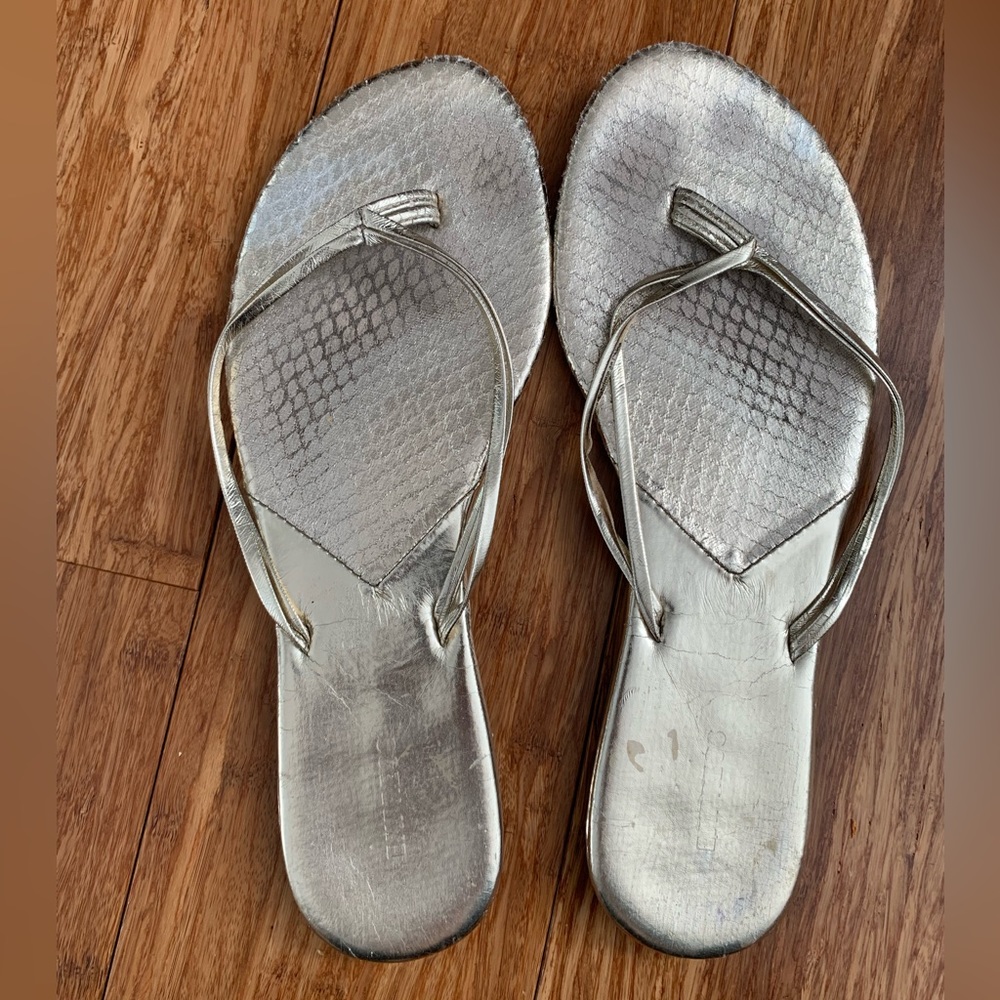 Express gold thin flip flops/sandals. Size 8/9